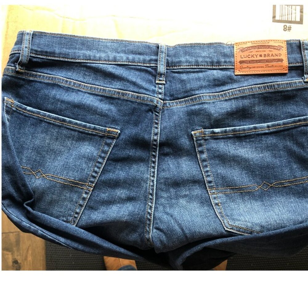 Lucky Brand Men's 223 Denim Jean. - Picture 4 of 5